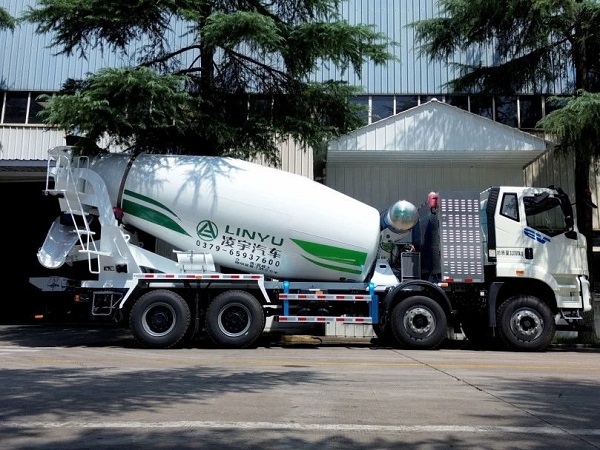 水泥罐車(chē)裝料卸料的注意事項(xiàng)有哪些？
