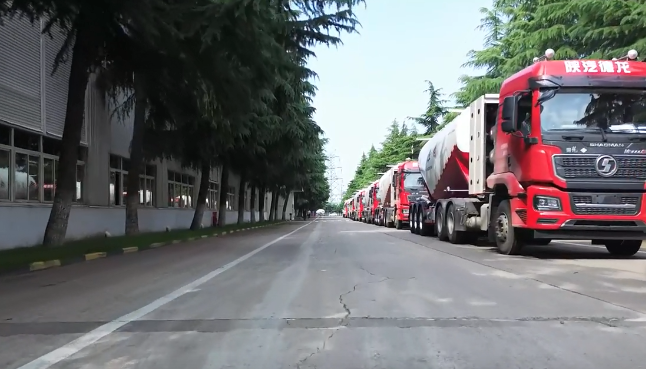 大單!100臺#粉罐半掛車 陸續(xù)發(fā)車，震撼#航拍