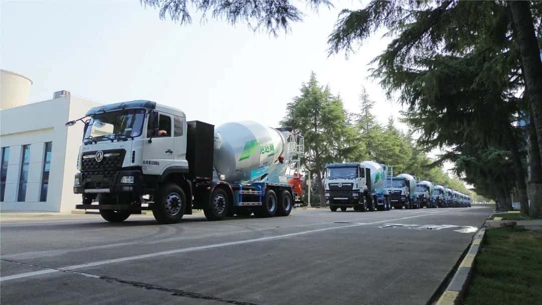 馭風(fēng)而行，中集車輛15臺(tái)新能源攪拌車駛?cè)牒?，繪就荊楚生態(tài)長卷